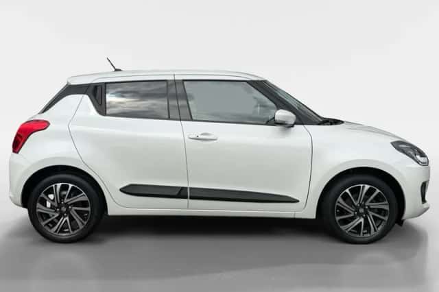 Suzuki Swift (2022) thumbnail 5