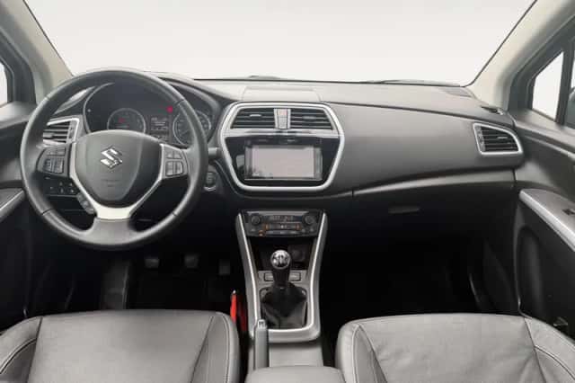 Suzuki S-Cross (2020) thumbnail 11