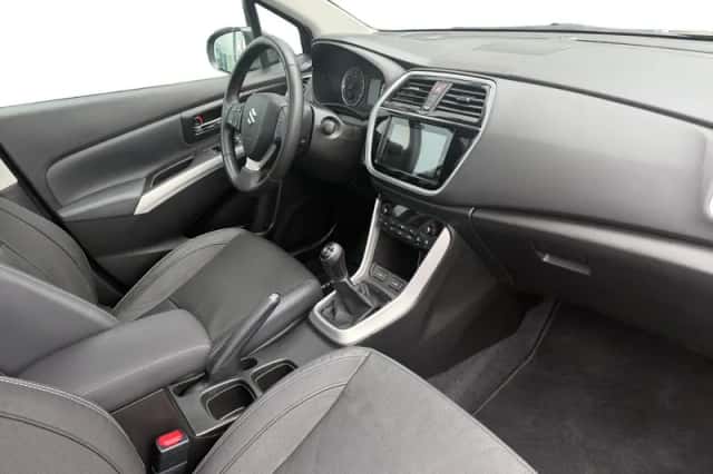 Suzuki S-Cross (2020) thumbnail 12