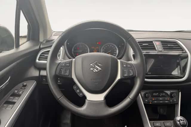 Suzuki S-Cross (2020) thumbnail 14