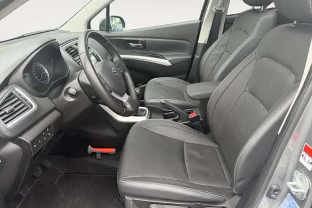 Suzuki S-Cross (2020) thumbnail 9