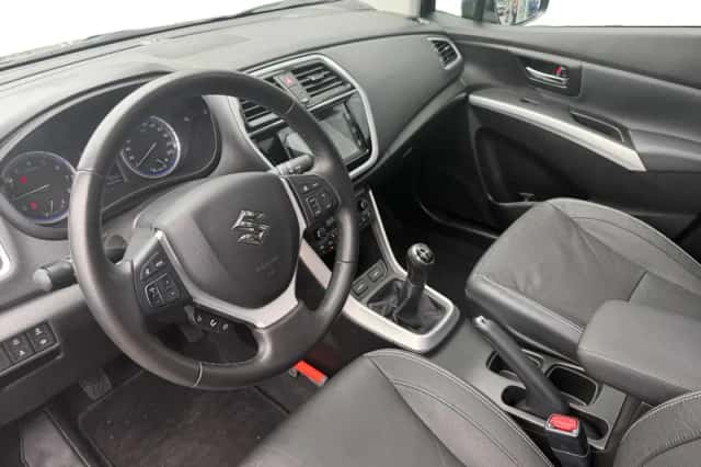 Suzuki S-Cross (2020) thumbnail 10