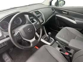 Suzuki S-Cross (2020) thumbnail 10