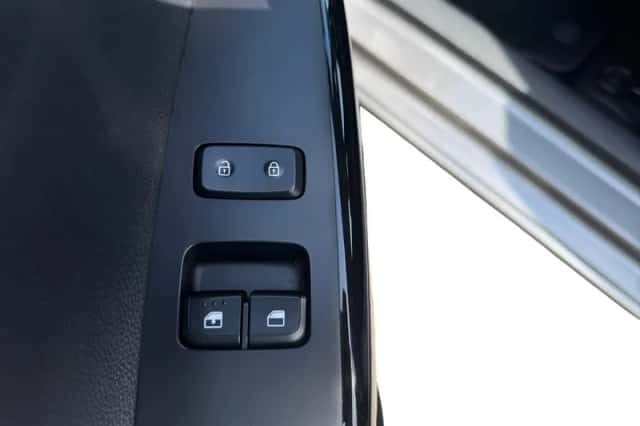 Kia Picanto (2023) thumbnail 23