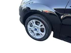 Ford Fiesta (2016) thumbnail 24