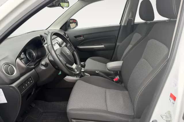Suzuki Vitara (2021) thumbnail 9