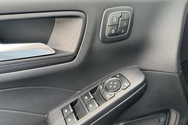 Ford Kuga (2025) thumbnail 32
