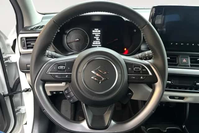 Suzuki Swift (2025) thumbnail 12