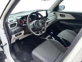 Suzuki Swift (2025) thumbnail 9