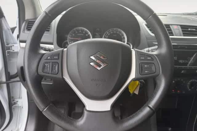 Suzuki Swift (2015) thumbnail 11