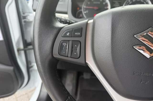 Suzuki Swift (2015) thumbnail 16