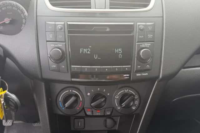 Suzuki Swift (2015) thumbnail 18