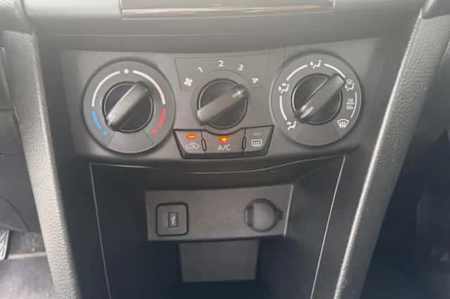 Suzuki Swift (2015) thumbnail 20