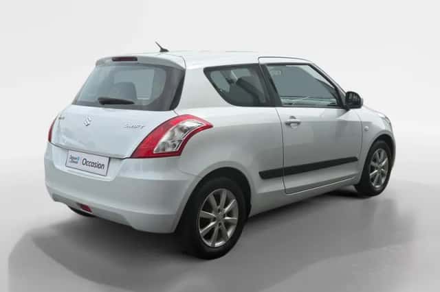 Suzuki Swift (2015) thumbnail 7