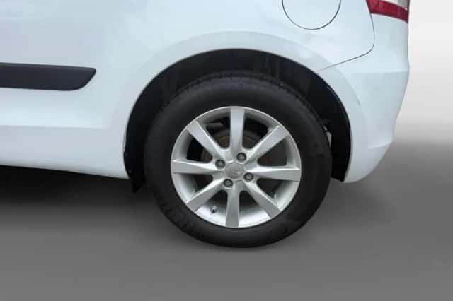 Suzuki Swift (2015) thumbnail 10