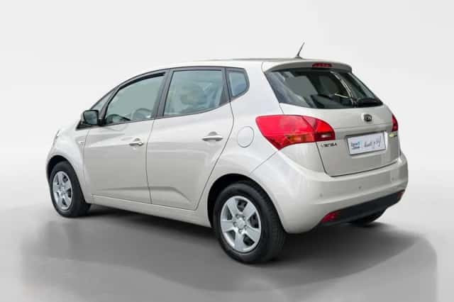 Kia Venga (2010) thumbnail 3