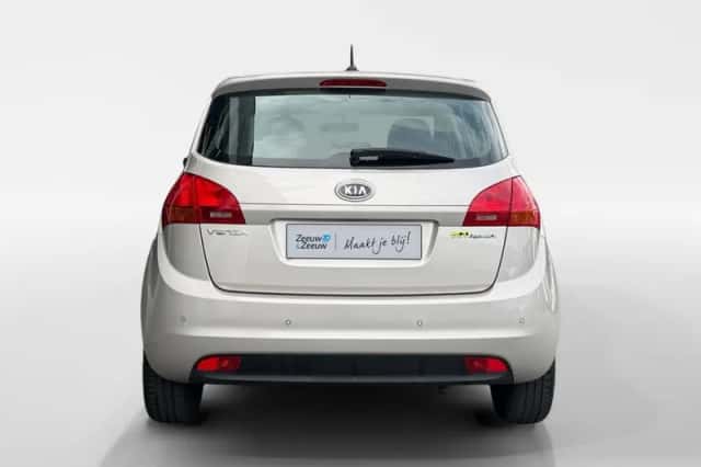 Kia Venga (2010) thumbnail 4