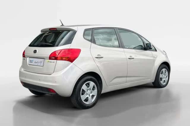 Kia Venga (2010) thumbnail 5