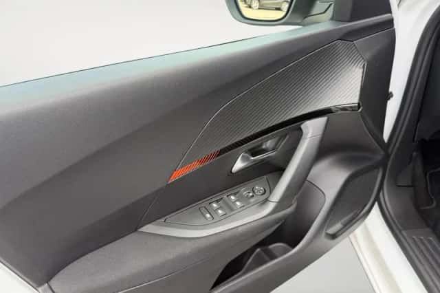 Peugeot 2008 (2023) thumbnail 5