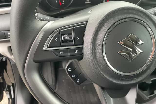 Suzuki Swift (2025) thumbnail 12