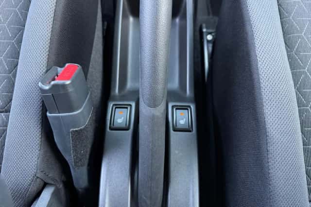Suzuki Swift (2025) thumbnail 21
