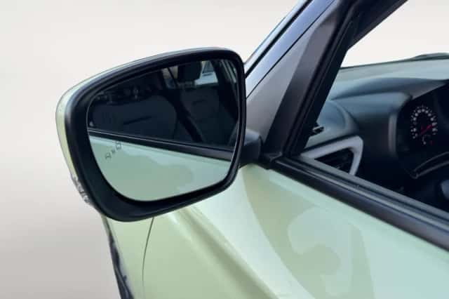 Suzuki Swift (2025) thumbnail 9