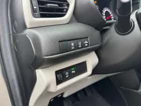 Suzuki Swift (2025) thumbnail 12