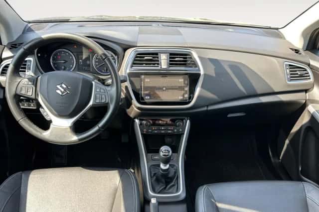 Suzuki S-Cross (2021) thumbnail 23