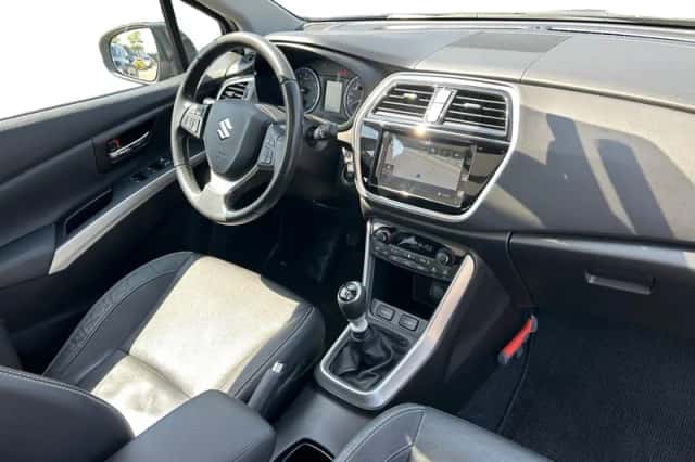 Suzuki S-Cross (2021) thumbnail 9