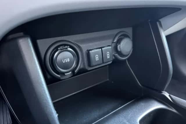 Suzuki Swift (2025) thumbnail 23