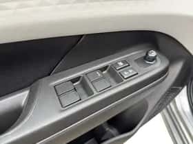 Suzuki Swift (2025) thumbnail 12