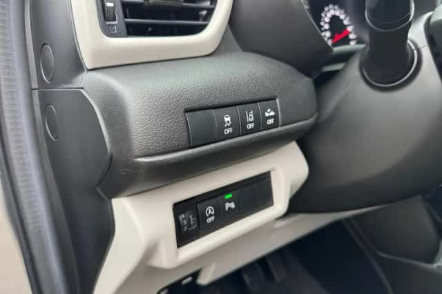 Suzuki Swift (2025) thumbnail 13