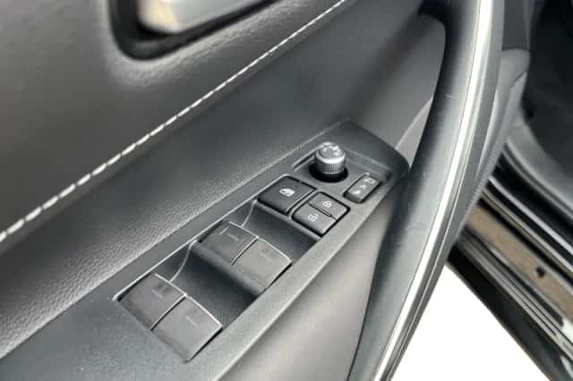 Suzuki Swace (2024) thumbnail 18