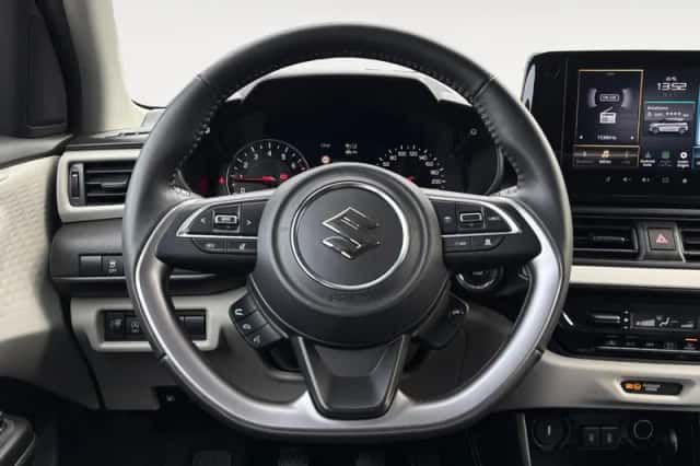 Suzuki Swift (2025) thumbnail 12
