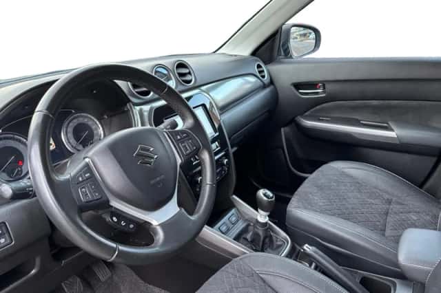 Suzuki Vitara (2023) thumbnail 9
