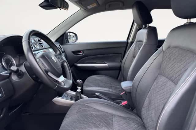 Suzuki Vitara (2023) thumbnail 10