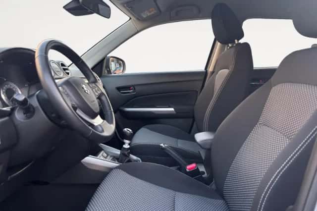 Suzuki Vitara (2023) thumbnail 16