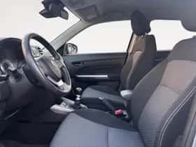 Suzuki Vitara (2023) thumbnail 16