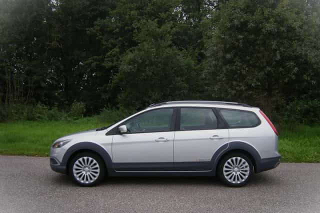 Ford Focus (2009) thumbnail 3