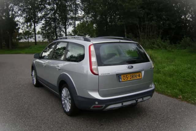 Ford Focus (2009) thumbnail 4