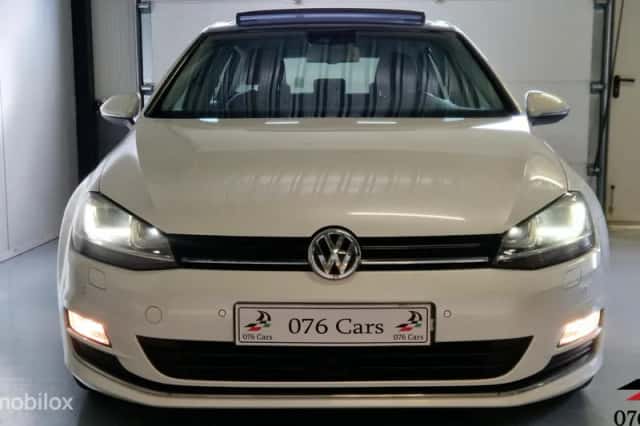 Volkswagen Golf (2013) thumbnail 2
