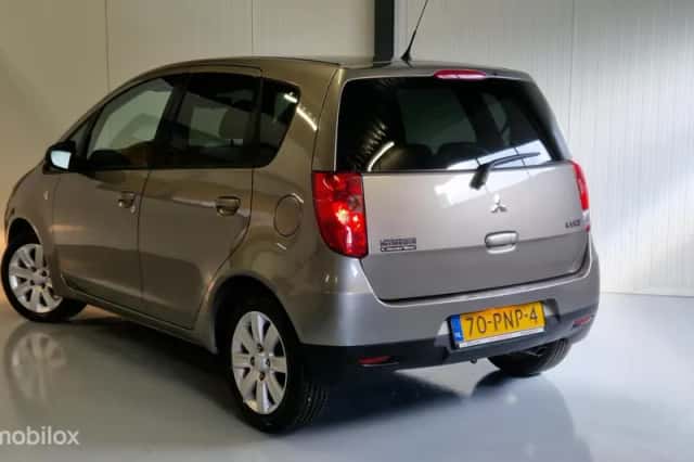 Mitsubishi Colt (2011) thumbnail 4