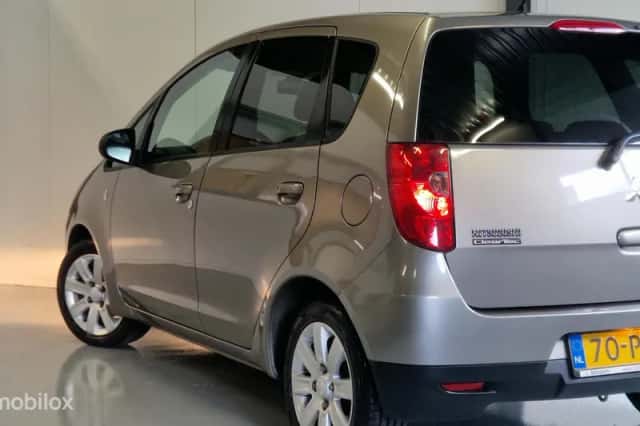 Mitsubishi Colt (2011) thumbnail 5