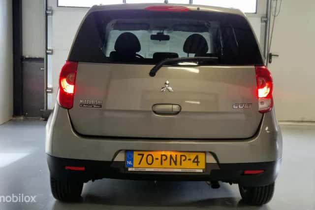 Mitsubishi Colt (2011) thumbnail 6
