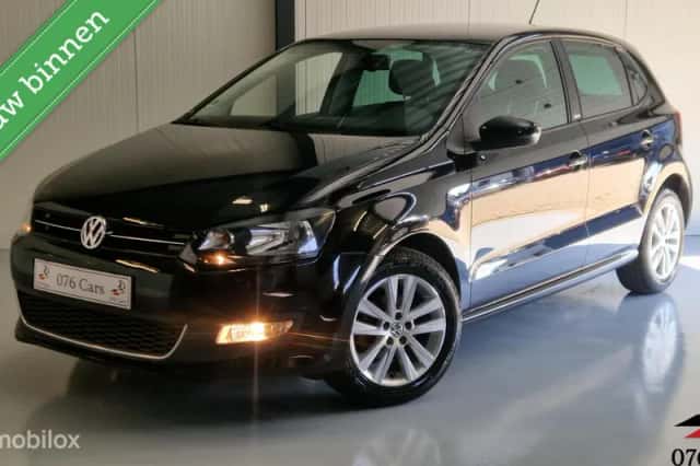 Volkswagen Polo (2011) thumbnail 1