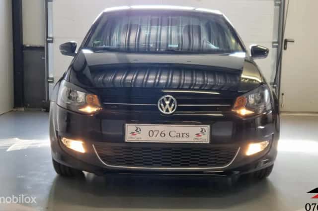 Volkswagen Polo (2011) thumbnail 2