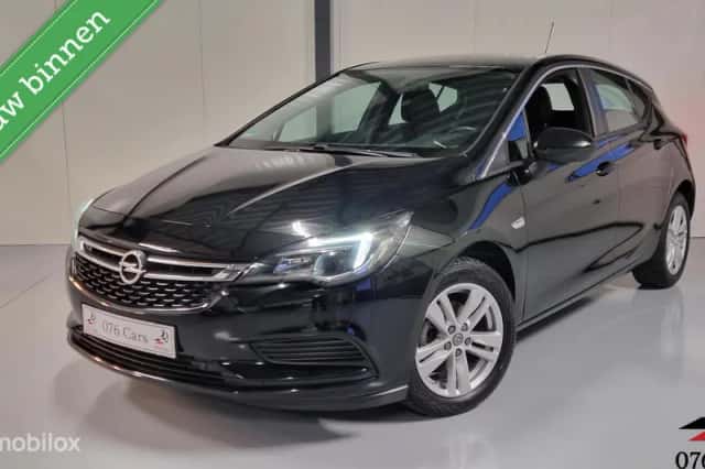Opel Astra (2018) thumbnail 1