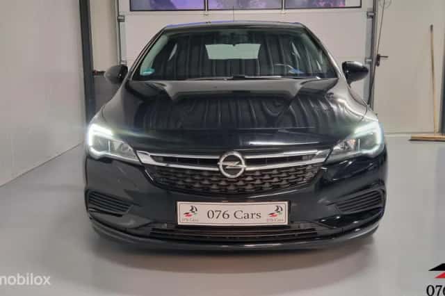 Opel Astra (2018) thumbnail 2