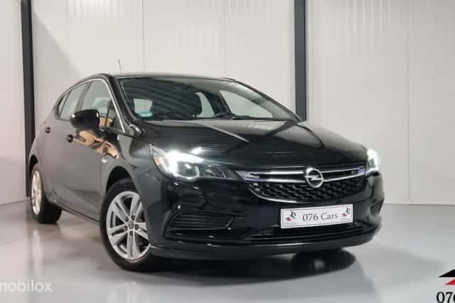 Opel Astra (2018) thumbnail 3