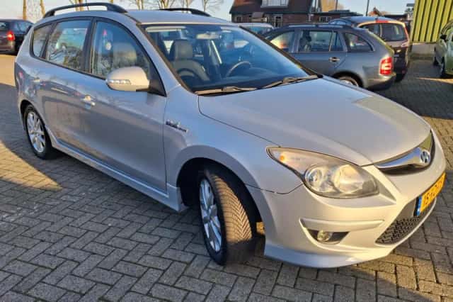 Hyundai i30 (2011) thumbnail 2